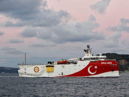 سفينة "أوروتش رئيس" تبحر في مضيق البوسفور في إسطنبول، 12 نوفمبر 2018 - REUTERS
