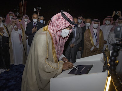 وزير الثقافة السعودي الأمير بدر بن عبد الله بن فرحان يفتتح فعاليات معرض الرياض الدولي للكتاب، الرياض، 30 سبتمبر 2021 - twitter/MOCLiterature