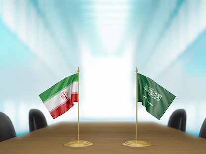 علما المملكة العربية السعودية وإيران على طاولة محادثات - Shutterstock