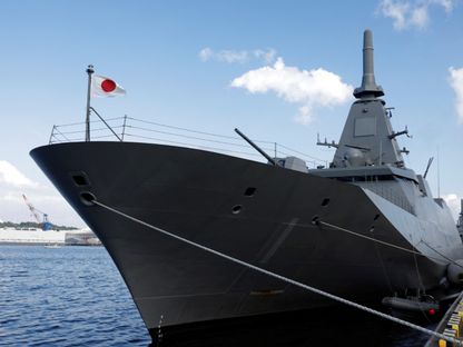 السفينة الحربية اليابانية Mogami (موجامي) راسية في قاعدة بحرية تابعة لقوة الدفاع الذاتي البحرية اليابانية في يوكوسوكا. اليابان في 5 سبتمبر 2022 - reuters