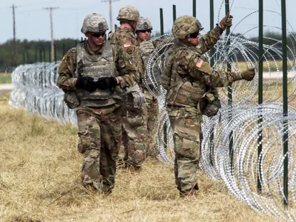 قوات أميركية على الحدود المكسيكية الأميركية، 4 نوفمبر 2018 - REUTERS