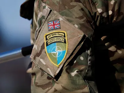 الناتو يدرس خيارات "أكثر عدوانية" للرد على "حرب روسيا الهجينة" بعد توغلات المسيرات