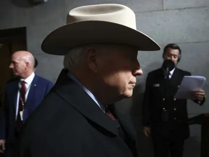 نائب الرئيس الأميركي السابق ديك تشيني لحظة وصوله إلى الجهة الغربية من مبنى الكابيتول لحضور حفل تنصيب الرئيس دونالد ترمب. 20 يناير 2017 - أكسيوس