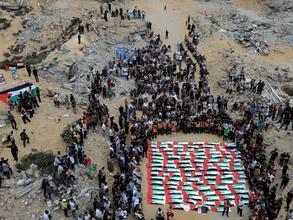 غارة إسرائيلية تقتل 5 فلسطينيين وتصيب مسؤولاً في "حماس" غرب مدينة غزة