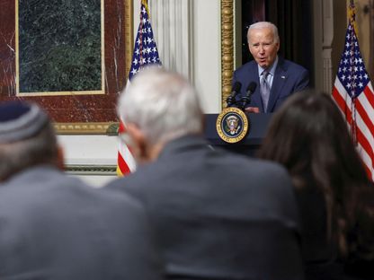الرئيس الأميركي جو بايدن يتحدث إلى قادة  الطائفة اليهودية في البيت الأبيض. 12 أكتوبر 2023 - Reuters