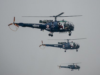 مروحيات عسكرية هندية خلال احتفالات يوم البحرية في مومباي، 4 ديسمبر 2019 - AFP