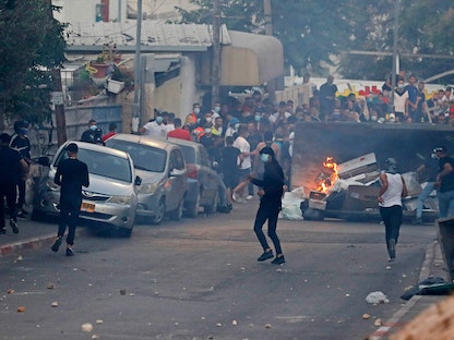 اشتباكات بين متظاهرين فلسطينيين وقوات الأمن الإسرائيلية في حي سلوان بالقدس المحتلة - 29 يونيو 2021 - AFP