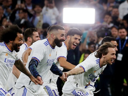 لاعبو ريال مدريد يحتفلون بعد التأهل إلى نهائي دوري الأبطال على حساب مانشستر سيتي - REUTERS