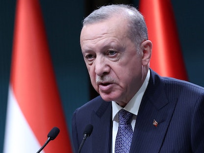 الرئيس التركي رجب طيب أردوغان خلال مؤتمر صحافي، 1 فبراير 2022. - AFP