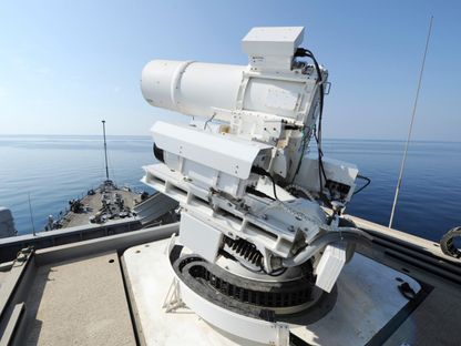 نظام أسلحة الليزر (LaWS) على متن سفينة حربية أميركية - Reuters