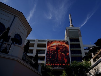 ملصق دعائي لفيلم في سينما "ذا جروف مول" في لوس أنجلوس، كاليفورنيا، الولايات المتحدة. 21 يوليو 2023 - Bloomberg