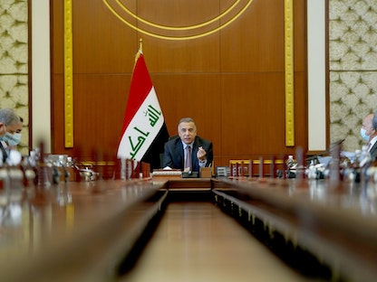 رئيس الوزراء العراقي مصطفى الكاظمي خلال اجتماع حكومي - twitter/@IraqiPMO