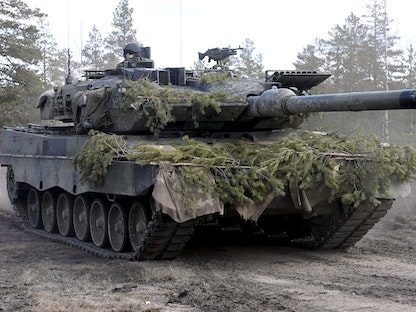 دبابة من طراز ليوبارد من اللواء المدرع تشارك في تمرين Arrow 22 الآلي للجيش في حامية Niinisalo في كانكانبا، فنلندا- 4 مايو 2022 - REUTERS