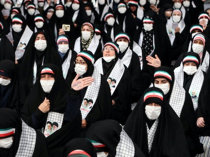 نساء من قوات الباسيج الإيرانية تحضر اجتماعاً مع المرشد علي خامنئي في طهران، إيران، 26 نوفمبر 2022 - VIA REUTERS