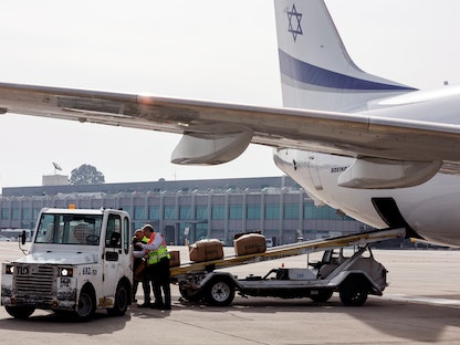 طائرة إسرائيلية في مطار "بن جوريون" قرب تل أبيب - 1 مارس 2022 - REUTERS