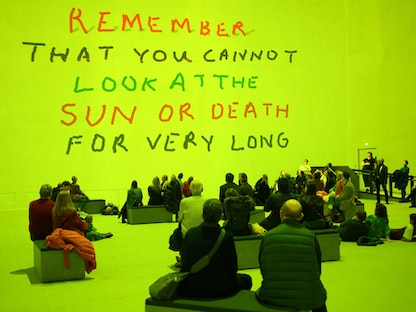 حضور في معرض الفنان البريطاني ديفيد هوكني. 23 فبراير 2023 - AFP