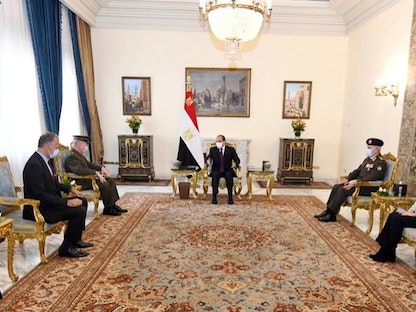جانب من لقاء الرئيس المصري عبدالفتاح السيسي وقائد القيادة الوسطى الأميركية الفريق أول كينيث ماكينزي - 22 فبراير 2021 - الشرق