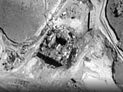 صورة من فيديو نشره الجيش الإسرائيلي لاستهداف ما قال إنه مفاعل سوري عام 2006 