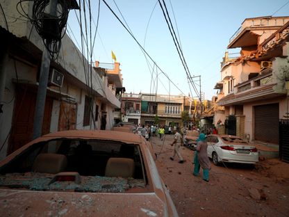 آثار الدمار الناجم عن ضربات باكستانية على مدينة حدودية هندية. 10 مايو 2025 - REUTERS
