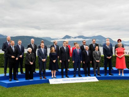 صورة تذكارية لوزراء المالية والخزانة ومحافظي البنوك المركزية في مجموعة الدول السبع الصناعية الكبرى g7 خلال اجتماعهم في ستريسا بإيطاليا. 24 مايو 2024 - Reuters