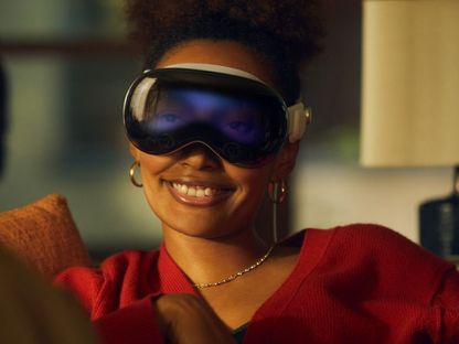 استعراض تقنية EyeSight في نظارة أبل الجديدة "فيجين برو" - Apple