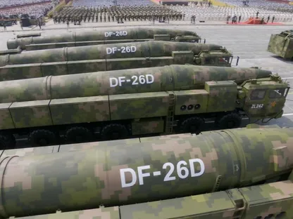 صاروخ باليستية متوسطة المدى من طراز DF-26 تابعة للجيش الصيني - CCTV