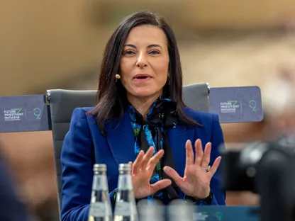 مصرية الأصل عملت في إدارة ترمب.. من هي دينا باول رئيسة "ميتا" الجديدة؟