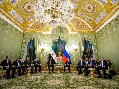 الرئيس الروسي فلاديمير بوتين يلتقي الرئيس السوري أحمد الشرع في الكرملين بالعاصمة موسكو- 15 أكتوبر 2025 - Reuters