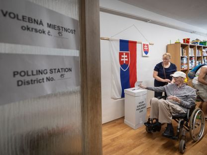 سلوفاكيا.. محاولة اغتيال "فيكو" ترفع نسبة تأييد حزبه بانتخابات أوروبا