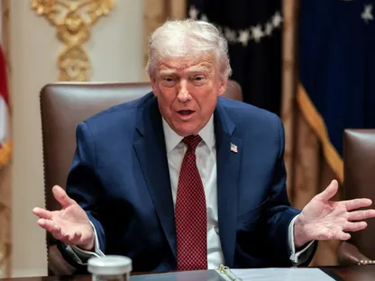 ترمب يحضر مراسم إعادة جثماني جنديين أميركيين سقطا في "هجوم تدمر" بسوريا