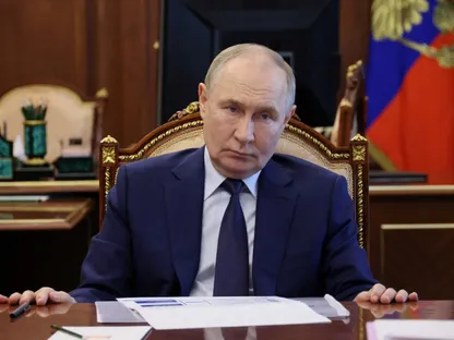 الكرملين يبدي استعداد بوتين للمضي نحو تسوية سلمية في أوكرانيا