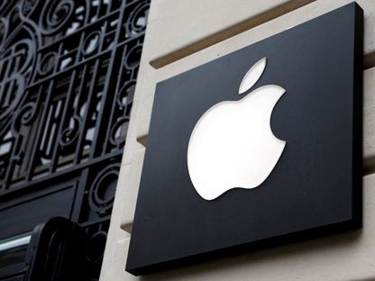 أبل تخطط لإطلاق MacBook Pro جديد وiPhone 17e وأجهزة iPad في 2026