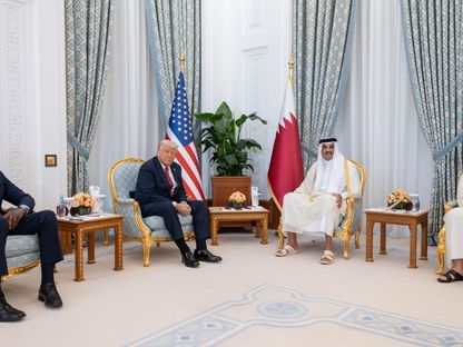 أمير قطر الشيخ تميم بن حمد آل ثاني يعقد جلسة مباحثات مع الرئيس الأميركي دونالد ترمب في الدوحة. 14 مايو 2025 - x.com/AmiriDiwan