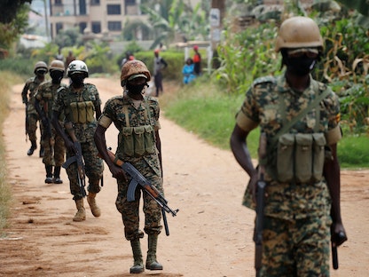 جنود أوغنديون يقومون بدورية في العاصمة كمبالا - 18 يناير 2021 - REUTERS
