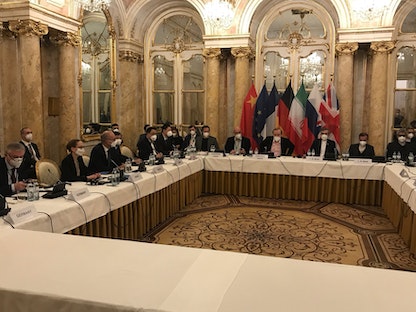 وفود إيران والقوى العالمية في إحدى جلسات محادثات فيينا- 28 فبراير 2022  - twitter.com/Amb_Ulyanov
