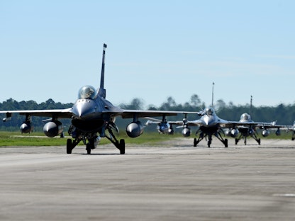 مقاتلات أميركية من طراز F-16 في قاعدة عسكرية بولاية فلوريدا الأميركية. 12 سبتمبر 2018 - REUTERS