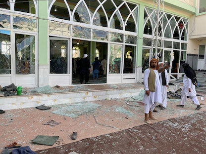 آثار التفجير الذي استهدف مسجداً شيعياً بقندهار - 15 أكتوبر 2021 - Anadolu Agency via Getty Images