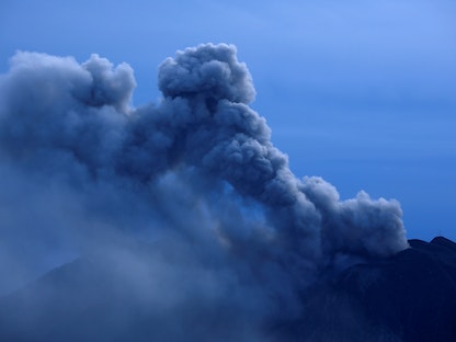 الرماد يتصاعد فوق بركان توريالبا في سان جيراردو دي إيرازو، كوستاريكا، 20 سبتمبر 2016 - REUTERS