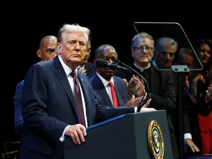 الرئيس الأميركي دونالد ترمب يلقي كلمة أمام لجنة الحريات الدينية التابعة للبيت الأبيض في العاصمة واشنطن- 8 سبتمبر 2025 - Reuters
