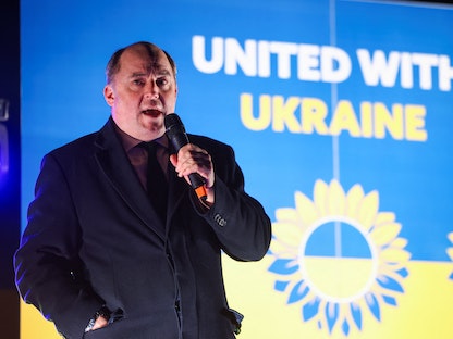 وزير الدفاع البريطاني بن والاس يتحدث خلال وقفة احتجاجية لدعم أوكرانيا في الذكرى السنوية الأولى للغزو الروسي، في ميدان ترافالجار بلندن- 23 فبراير 2023 - REUTERS