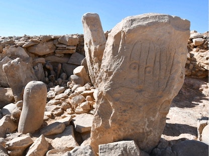 جانب من الآثار المكتشفة حديثاً والمرتبطة بالصيادين وجامعي الثمار وتعود إلى العصر الحجري الحديث في جنوب شرق الأردن - AFP