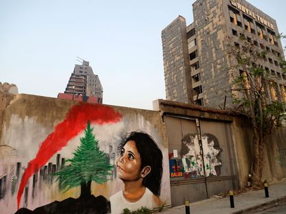 جدارية تصوّر طفلة لبنانية شوّه انفجار مرفأ بيروت وجهها - AFP