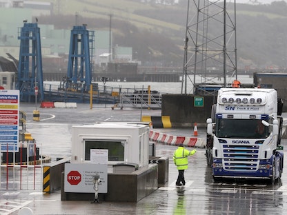 شاحنة تغادر ميناء لارن في أيرلندا الشمالية - 3 فبراير 2021 - Getty Images