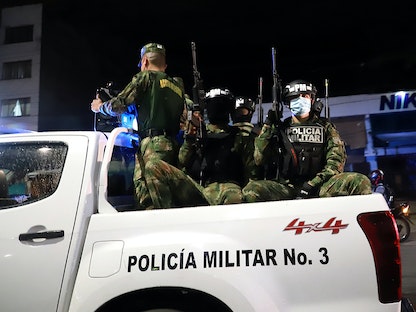 دورية لرجال أمن في كالي لكبح العنف في كولومبيا - 29 مايو 2021 - REUTERS