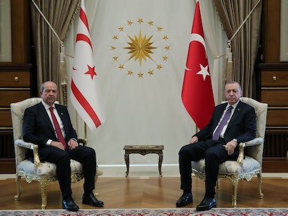 الرئيس التركي رجب طيب أردوغان يلتقي بزعيم القبارصة الأتراك إرسين تتار في أنقرة، تركيا، 26 أبريل 2021 - via REUTERS