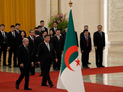 الرئيس الصيني شي جين بينج خلال استقبال نظيره الجزائري عبد المجيد تبون في بكين. 18 يوليو 2023 - AFP