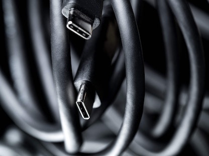 أسلاك بمخرج شحن USB-C - AFP