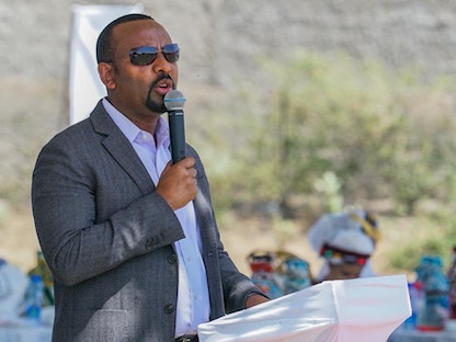 رئيس الوزراء الإثيوبي آبي أحمد خلال إطلاق شبكة طرق جديدة في البلاد، 30 مايو 2021 - Twitter/@AbiyAhmedAli