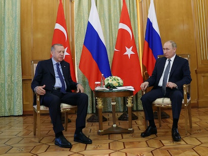 الرئيس التركي رجب طيب أردوغان يلتقي نظيره الروسي فلاديمير بوتين بمنتجع سوتشي في روسيا- 5 أغسطس 2022 - REUTERS