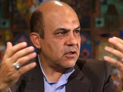 نائب وزير الدفاع الإيراني السابق علي أكبري خلال مقابلة صحافية في طهران في هذه الصورة غير المؤرخة التي نشرت في 12 يناير 2023 - REUTERS